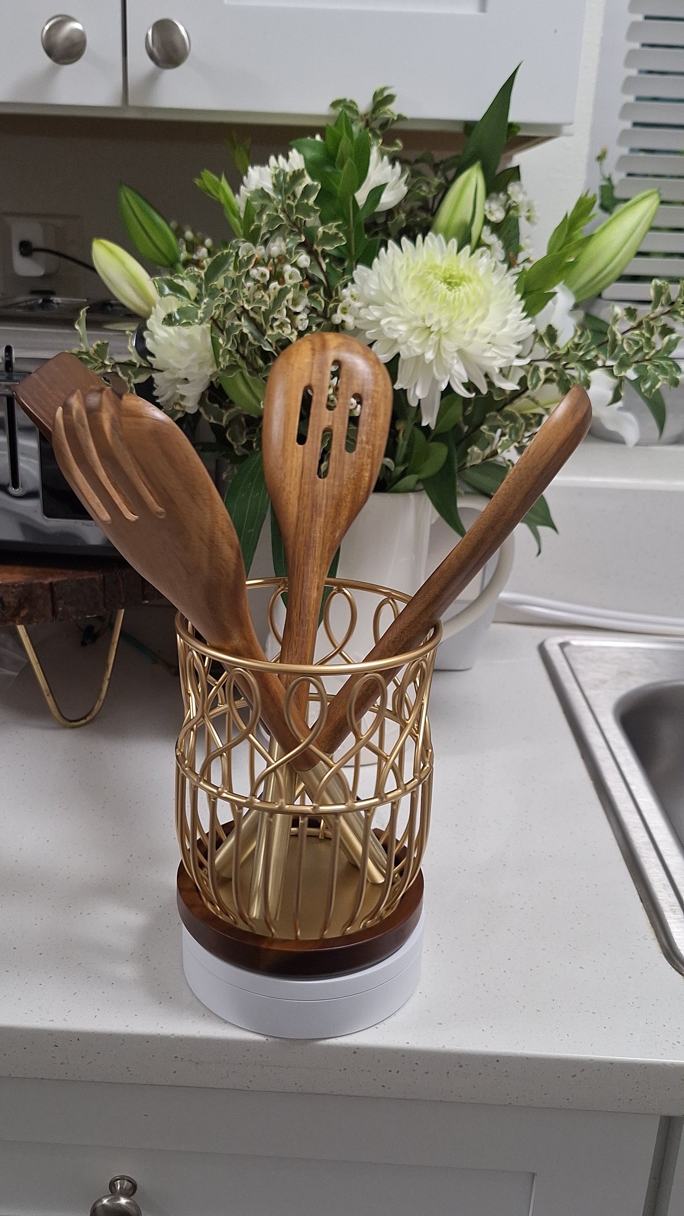 Organizador de utensilios

Con 4 utensilios de madera